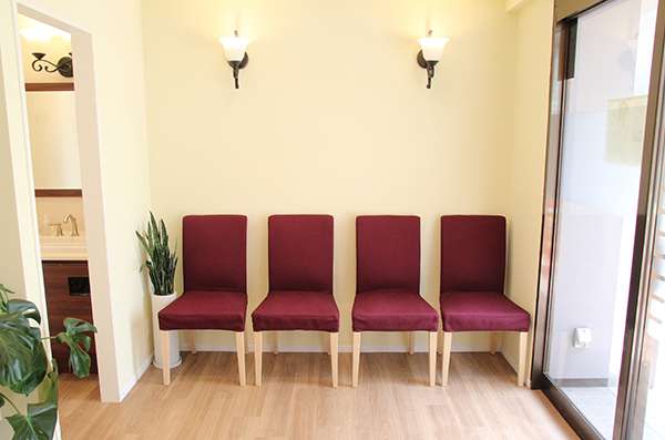石神井公園 Shimizu Dental Clinic 待合室