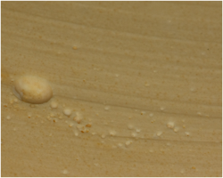 気泡の入った石膏表面